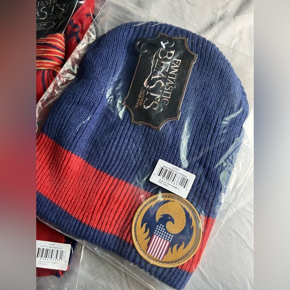 Fantastic Beasts Beanie & Scarf Macusa Bundle (NWT) - Picture 8 of 10